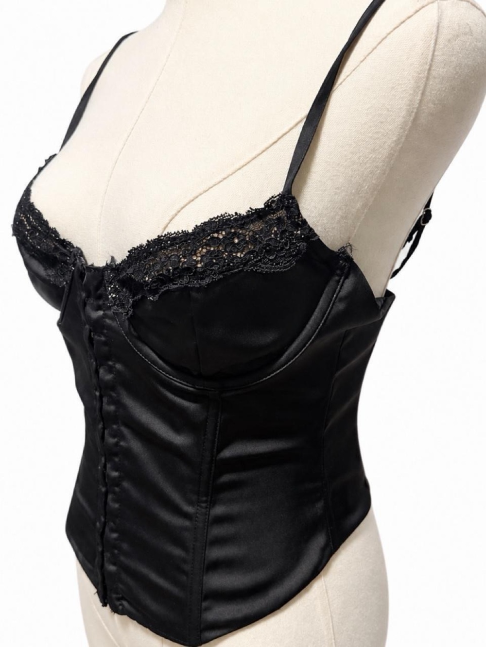 White Fox Boutique Black Lace Bustier Corset Crop Top - Picture 4 of 6